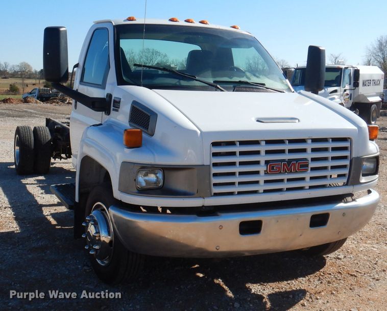 image for item DY9603 2005 GMC C5500  truck cab and chassis