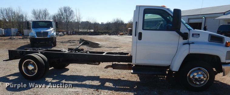 image for item DY9603 2005 GMC C5500  truck cab and chassis