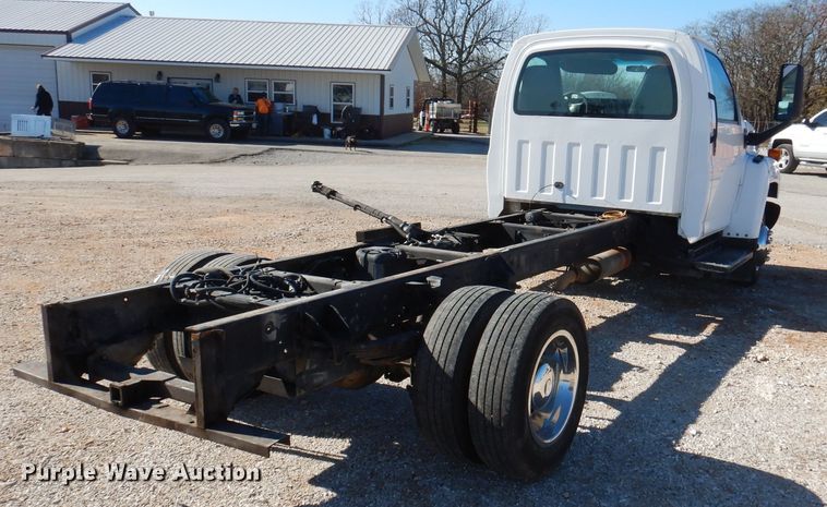 image for item DY9603 2005 GMC C5500  truck cab and chassis