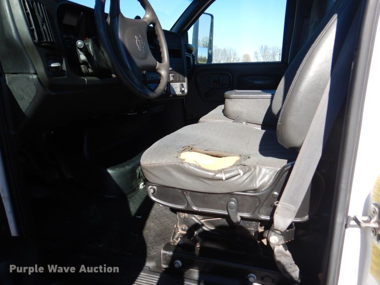 image for item DY9603 2005 GMC C5500  truck cab and chassis