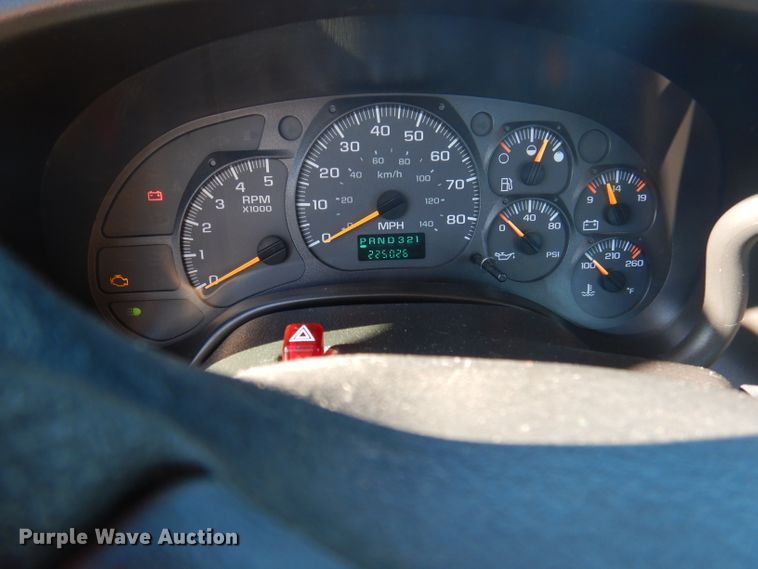 image for item DY9603 2005 GMC C5500  truck cab and chassis