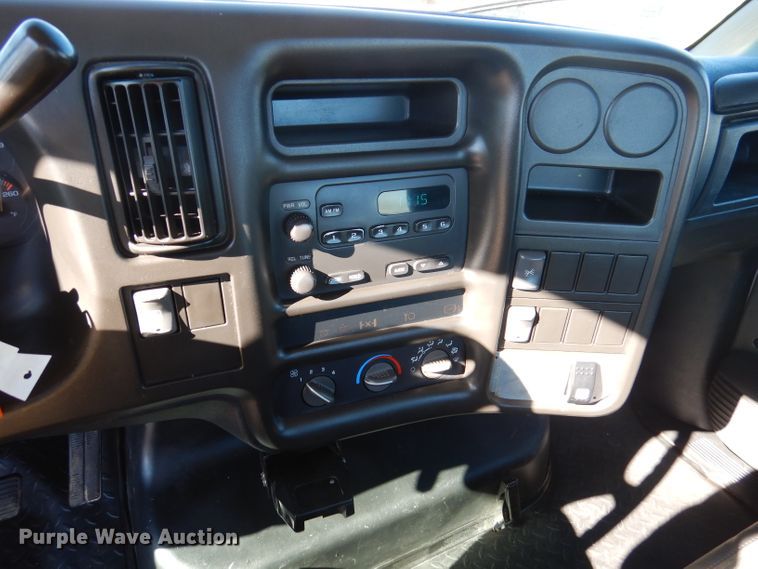 image for item DY9603 2005 GMC C5500  truck cab and chassis