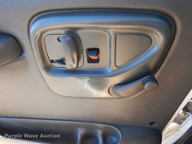 image for item DY9603 2005 GMC C5500  truck cab and chassis