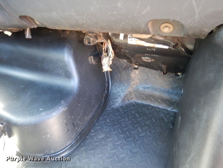 image for item DY9603 2005 GMC C5500  truck cab and chassis