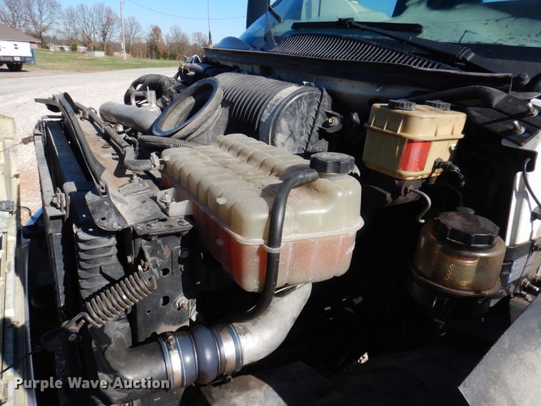 image for item DY9603 2005 GMC C5500  truck cab and chassis