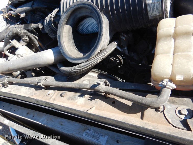 image for item DY9603 2005 GMC C5500  truck cab and chassis