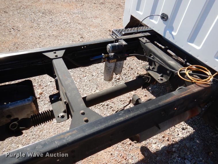 image for item DY9603 2005 GMC C5500  truck cab and chassis