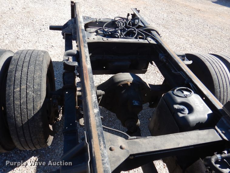 image for item DY9603 2005 GMC C5500  truck cab and chassis