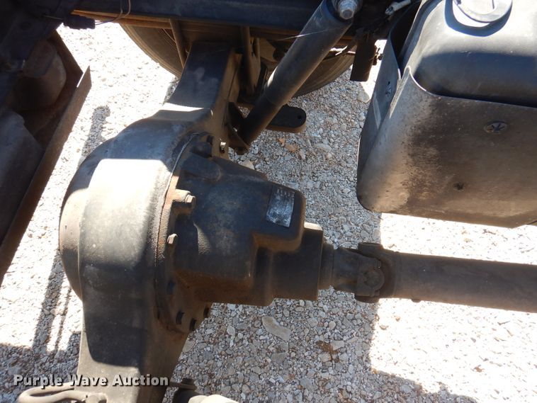 image for item DY9603 2005 GMC C5500  truck cab and chassis