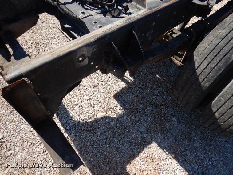 image for item DY9603 2005 GMC C5500  truck cab and chassis