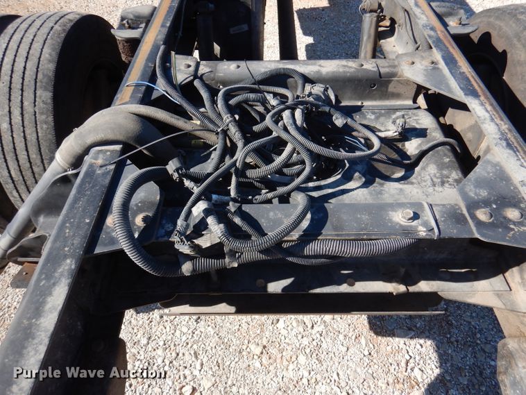 image for item DY9603 2005 GMC C5500  truck cab and chassis