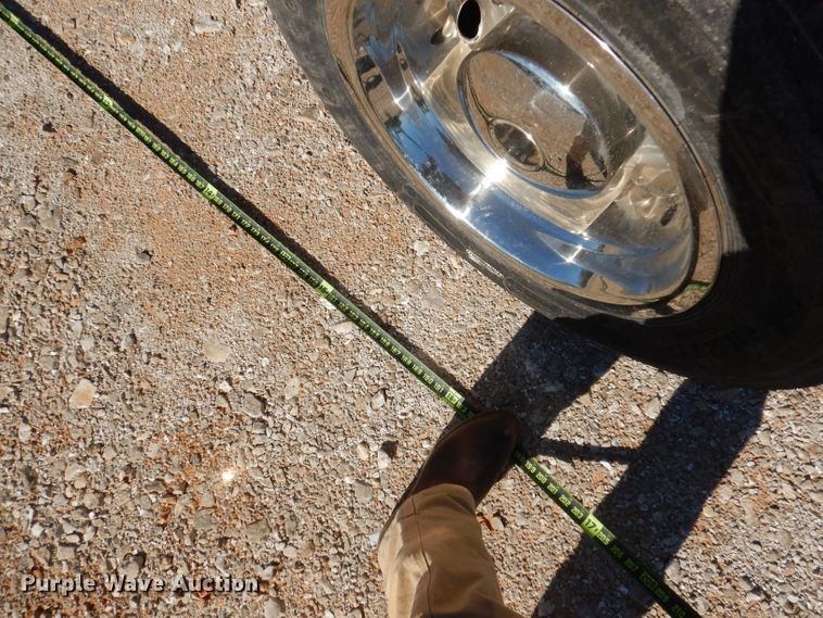 image for item DY9603 2005 GMC C5500  truck cab and chassis