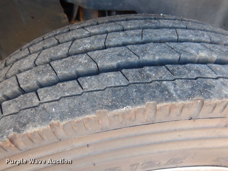 image for item DY9603 2005 GMC C5500  truck cab and chassis