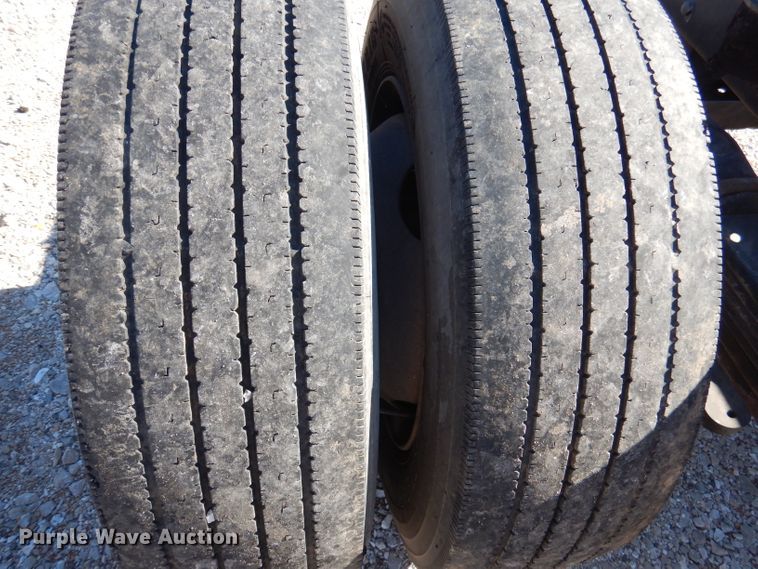 image for item DY9603 2005 GMC C5500  truck cab and chassis