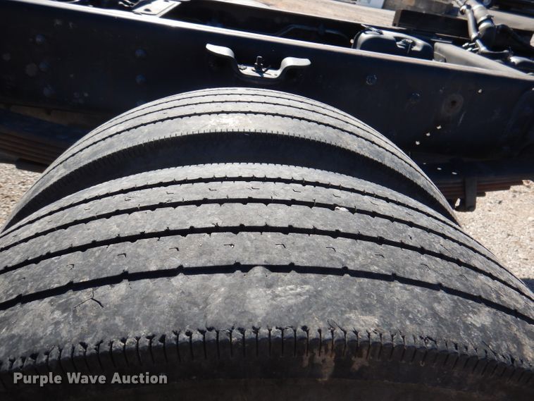 image for item DY9603 2005 GMC C5500  truck cab and chassis