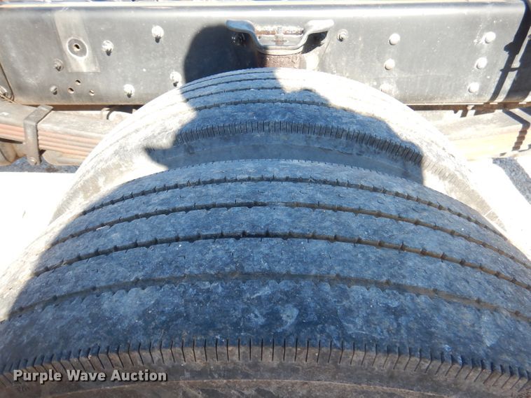 image for item DY9603 2005 GMC C5500  truck cab and chassis