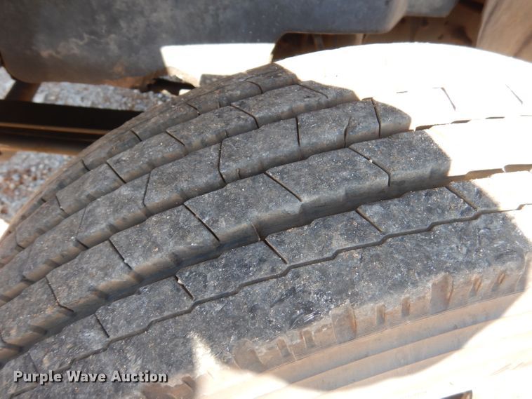 image for item DY9603 2005 GMC C5500  truck cab and chassis