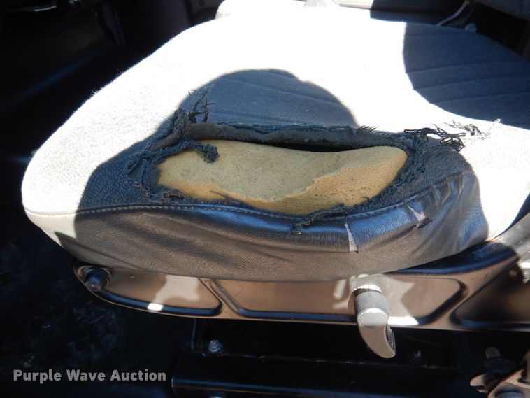 image for item DY9603 2005 GMC C5500  truck cab and chassis