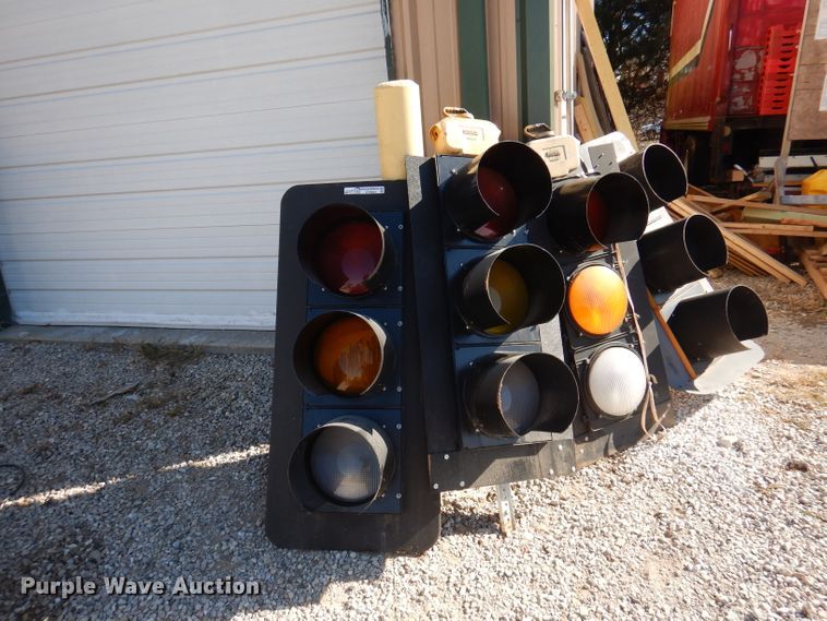 image for item DY9605 (4) traffic signals