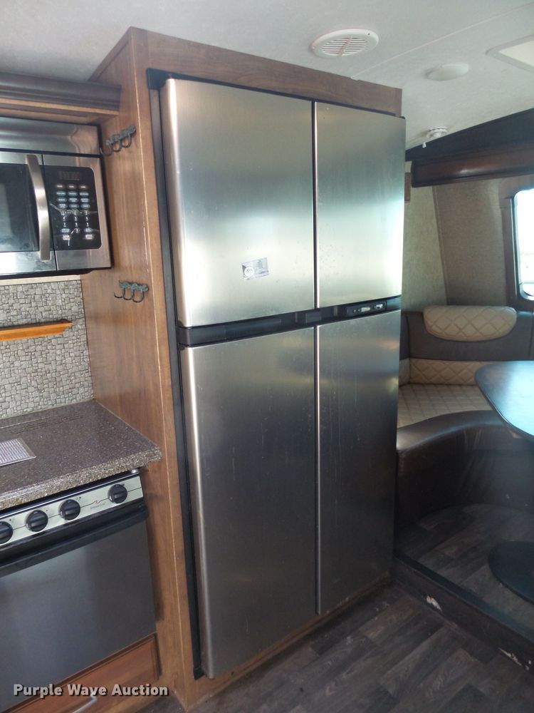 image for item EF9648 2016 Keystone Montana 3820FK  camper