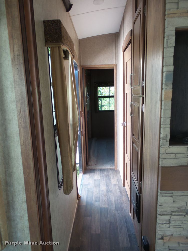 image for item EF9648 2016 Keystone Montana 3820FK  camper