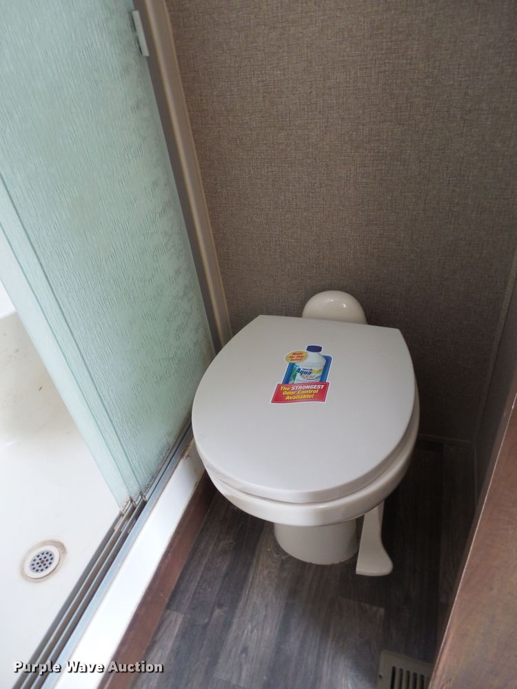 image for item EF9648 2016 Keystone Montana 3820FK  camper