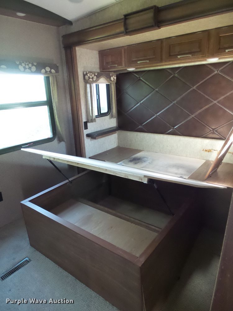 image for item EF9648 2016 Keystone Montana 3820FK  camper