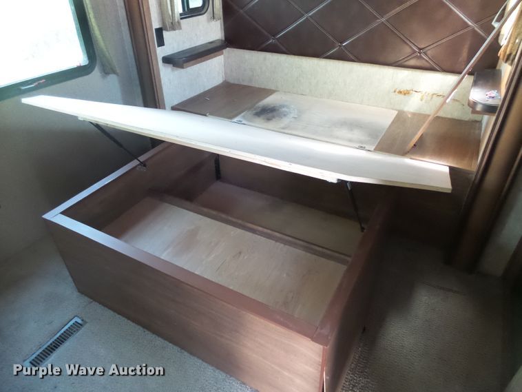 image for item EF9648 2016 Keystone Montana 3820FK  camper