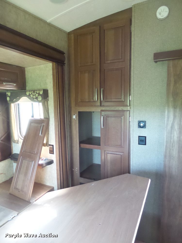 image for item EF9648 2016 Keystone Montana 3820FK  camper