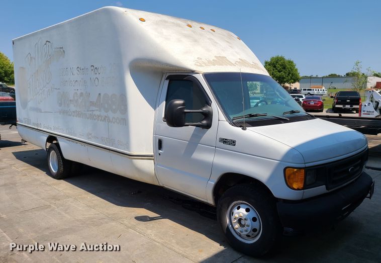 image for item EL9995 2004 Ford E450  box truck