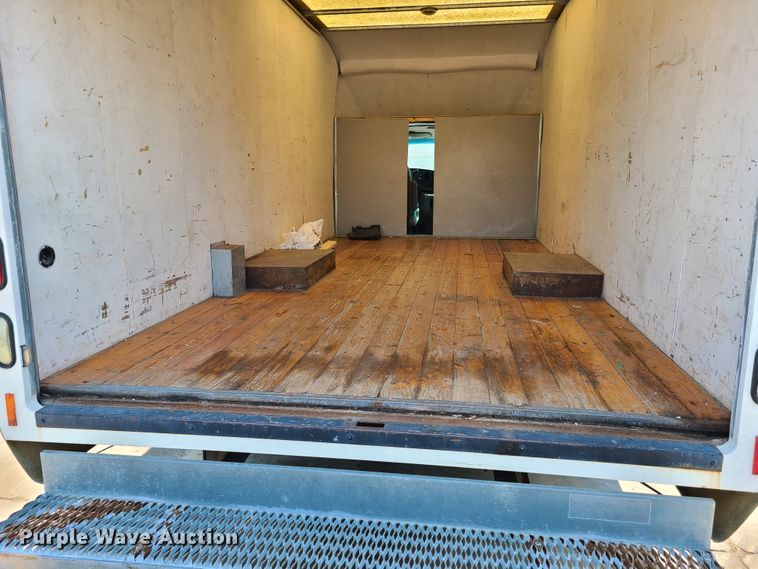 image for item EL9995 2004 Ford E450  box truck