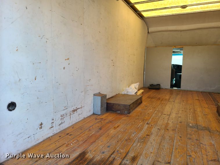 image for item EL9995 2004 Ford E450  box truck