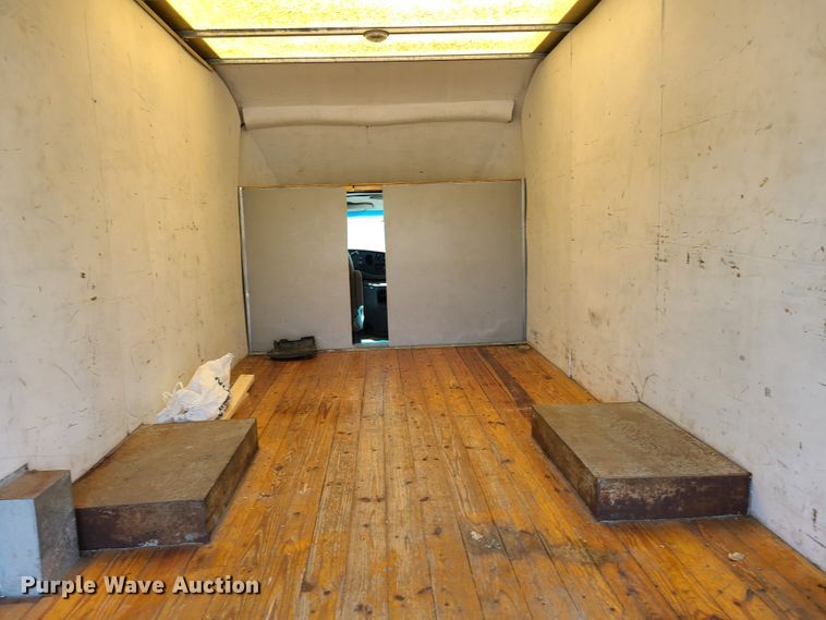 image for item EL9995 2004 Ford E450  box truck