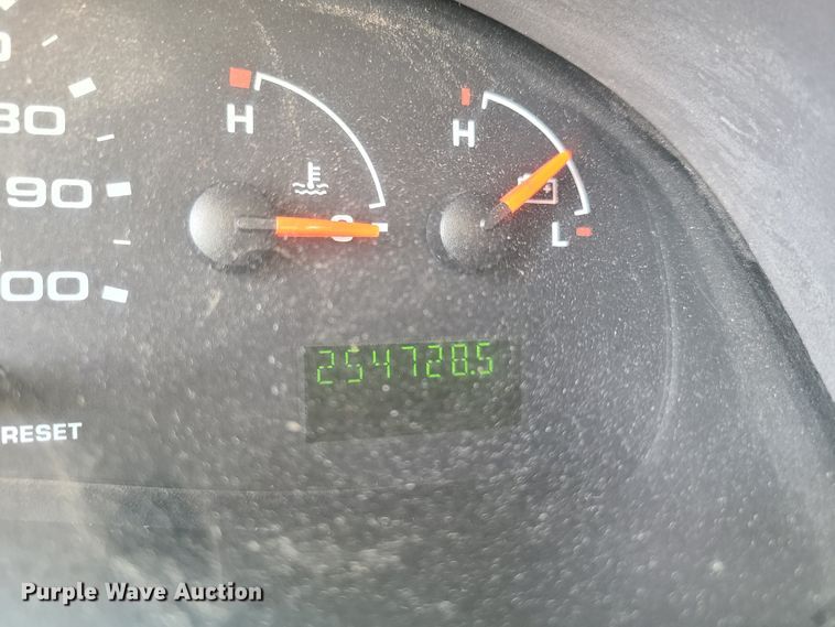 image for item EL9995 2004 Ford E450  box truck