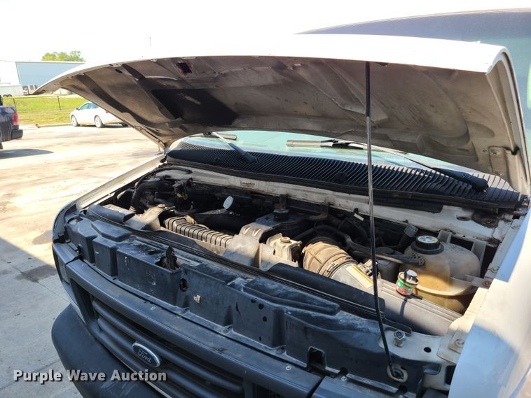 image for item EL9995 2004 Ford E450  box truck