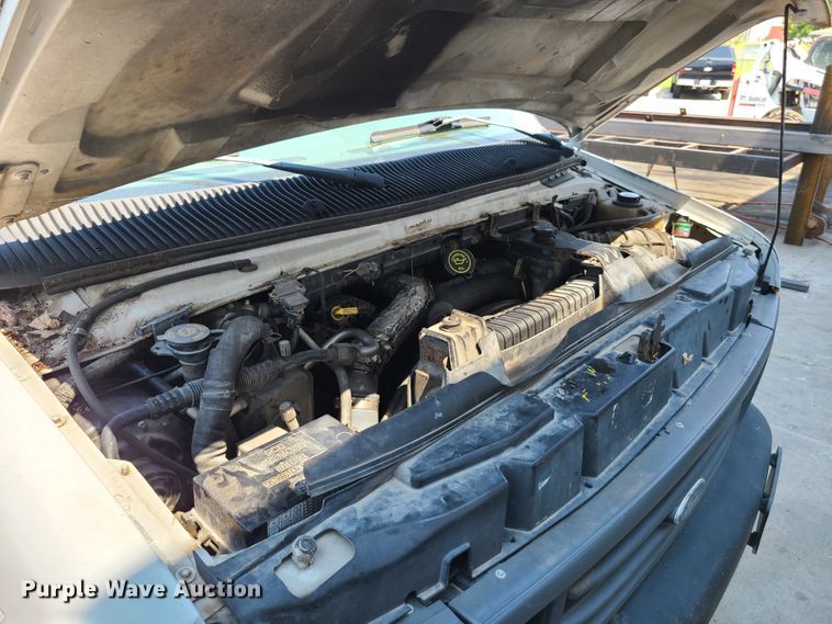 image for item EL9995 2004 Ford E450  box truck