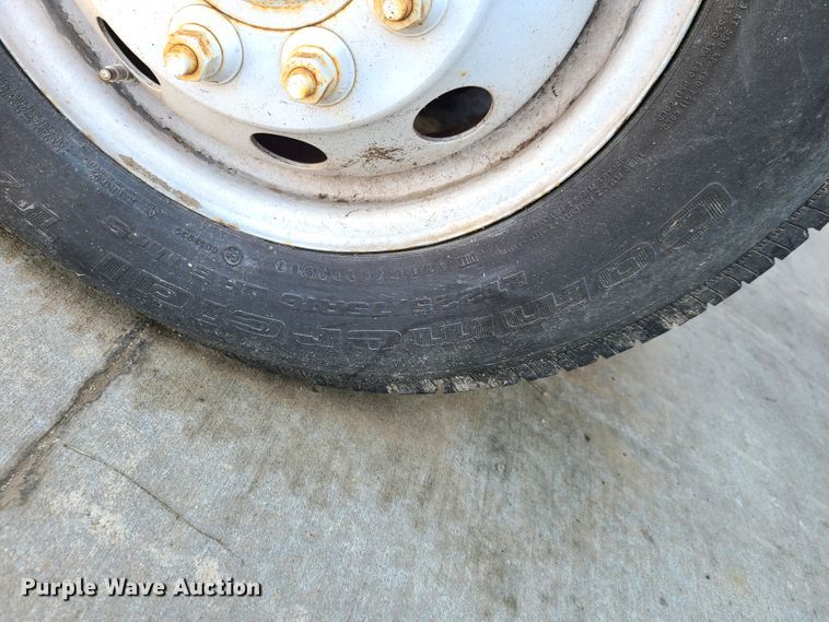 image for item EL9995 2004 Ford E450  box truck