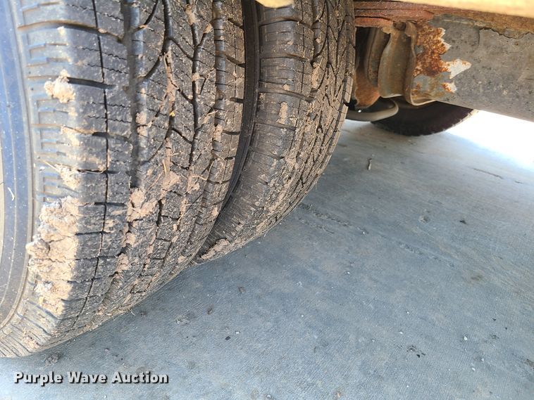 image for item EL9995 2004 Ford E450  box truck