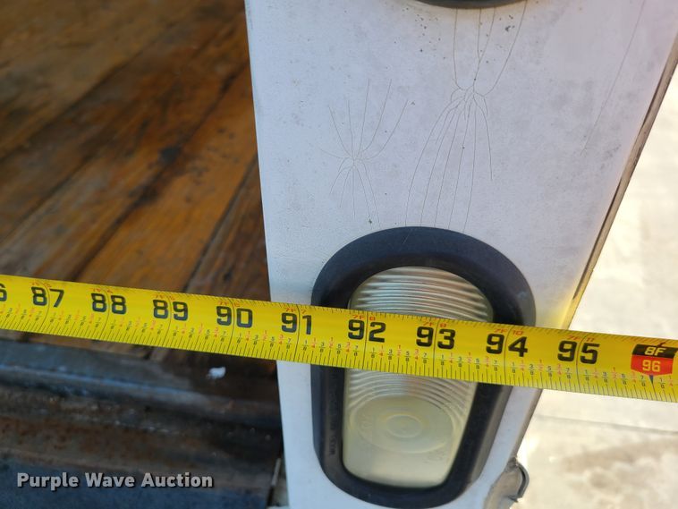 image for item EL9995 2004 Ford E450  box truck