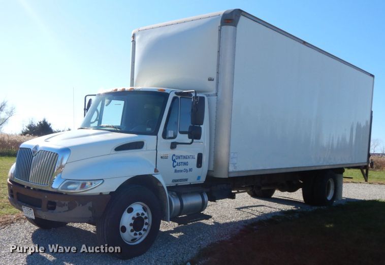 image for item FG9689 2002 International 4300  box truck