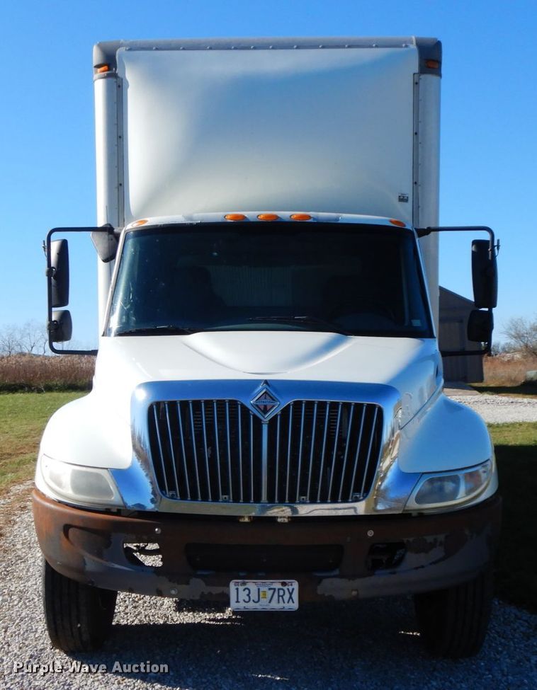 image for item FG9689 2002 International 4300  box truck