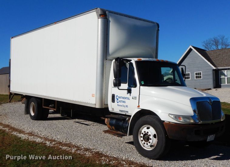 image for item FG9689 2002 International 4300  box truck