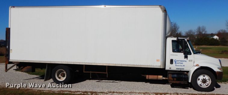 image for item FG9689 2002 International 4300  box truck