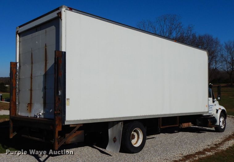 image for item FG9689 2002 International 4300  box truck
