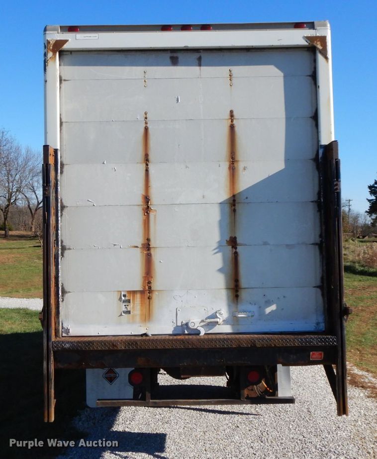 image for item FG9689 2002 International 4300  box truck