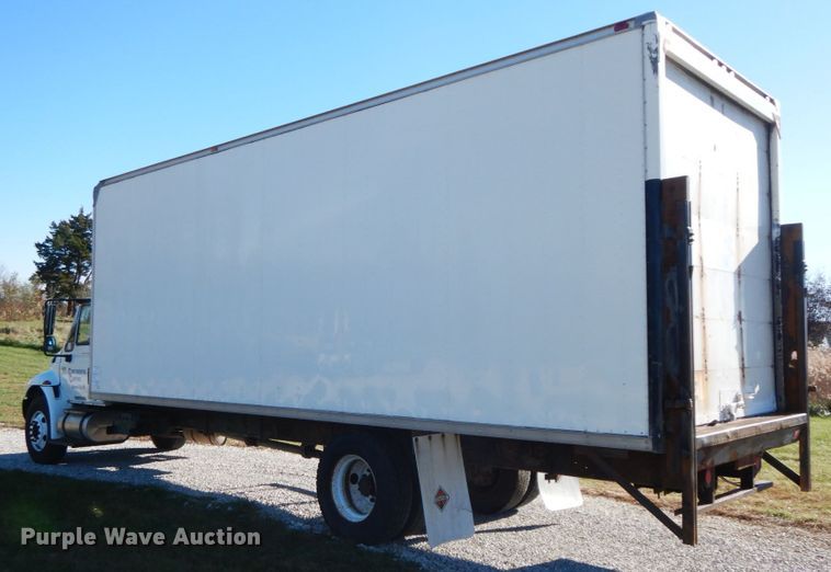 image for item FG9689 2002 International 4300  box truck