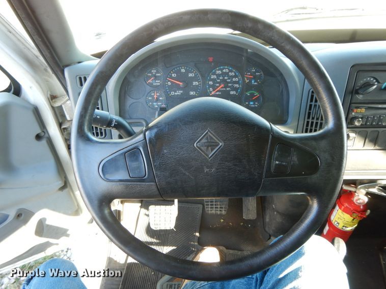 image for item FG9689 2002 International 4300  box truck