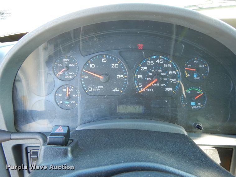 image for item FG9689 2002 International 4300  box truck