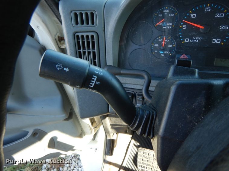 image for item FG9689 2002 International 4300  box truck