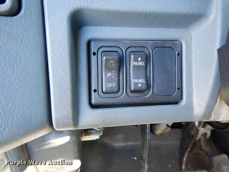 image for item FG9689 2002 International 4300  box truck